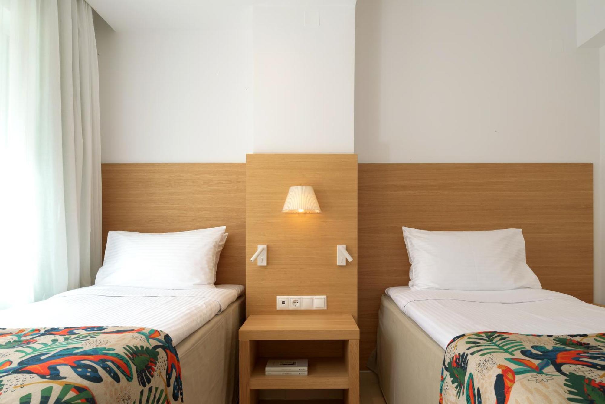 High Beach Resort Малиа Экстерьер фото