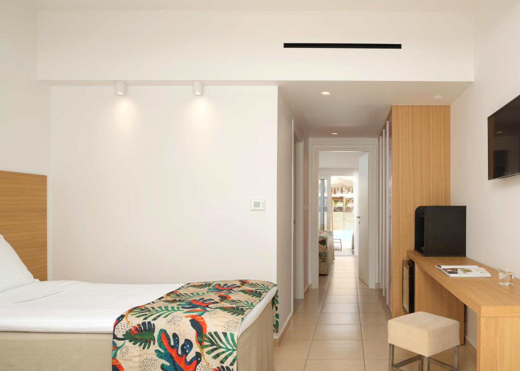 High Beach Resort Малиа Экстерьер фото